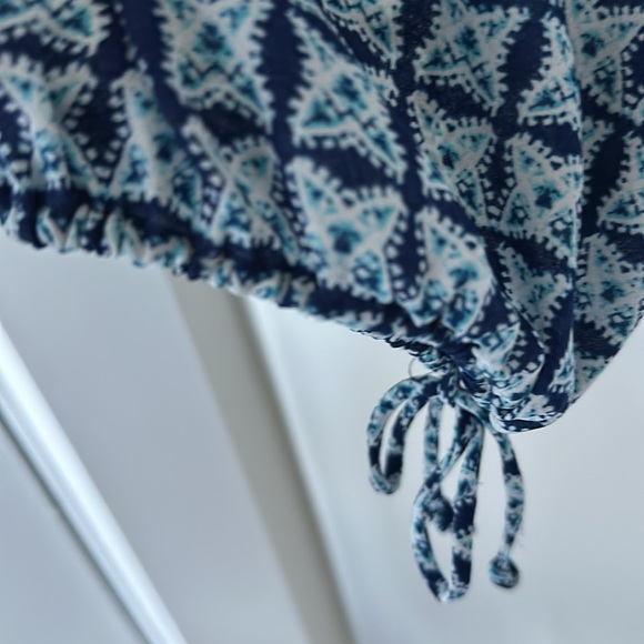 Banana Republic three quarter sleeve blouse. - Picture 3 of 4